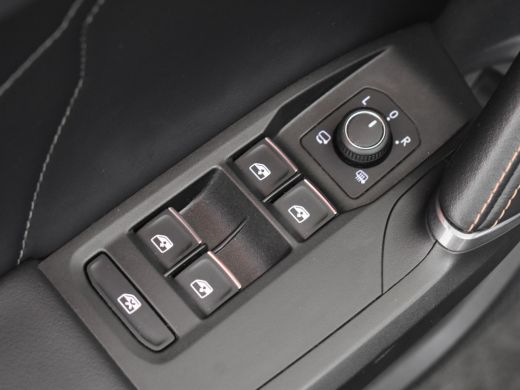 CUPRA Leon Sportstourer 1.4 e-Hybrid VZ Copper Edition Panoramadak | Leder bekleding | Keyless | Dodehoekdetectie | Park ... ActivLease financial lease