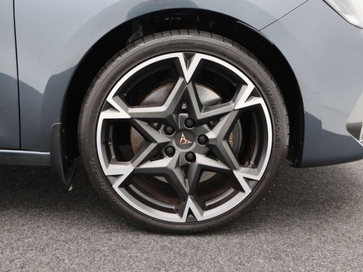 CUPRA Leon Sportstourer 1.5 TSi 272 Pk e-Hybrid VZ Performance | Full LED | Trekhaak | 19 Inch | Camera | Stoelverwarming... ActivLease financial lease
