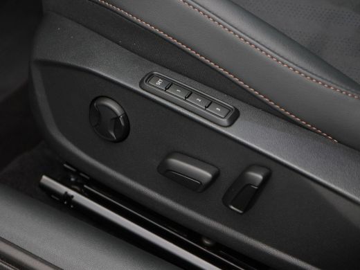 CUPRA Leon Sportstourer 1.5 TSi 272 Pk e-Hybrid VZ Performance | Full LED | Trekhaak | 19 Inch | Camera | Stoelverwarming... ActivLease financial lease