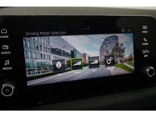 Skoda Kamiq 1.0 TSI DSG Sport Business | Panoramadak | Apple Carplay | Camera achter | PDC V+A | Climate Cont... ActivLease financial lease