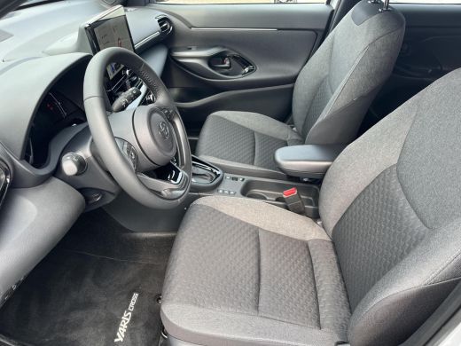 Toyota Yaris Cross 1.5 Hybrid 115 First Edition | Parkeersensoren | Stoel- + stuurverwarming | Navigatie | Carplay |... ActivLease financial lease