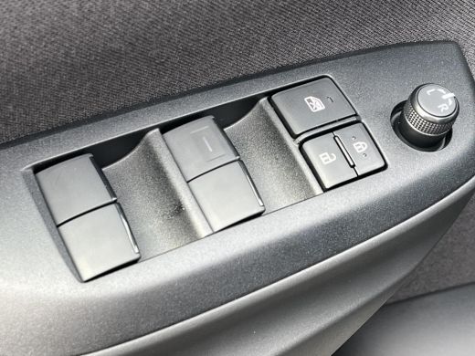 Toyota Yaris Cross 1.5 Hybrid 115 First Edition | Parkeersensoren | Stoel- + stuurverwarming | Navigatie | Carplay |... ActivLease financial lease