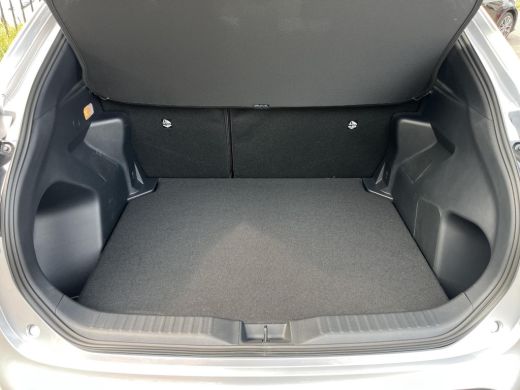Toyota Yaris Cross 1.5 Hybrid 115 First Edition | Parkeersensoren | Stoel- + stuurverwarming | Navigatie | Carplay |... ActivLease financial lease