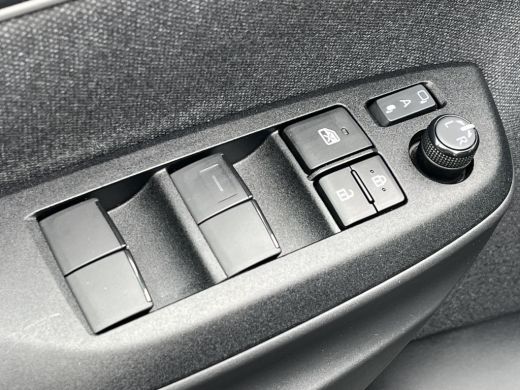 Toyota Yaris Cross 1.5 Hybrid Dynamic | Dode hoek waarschuwing | Parkeersensoren | Stoelverwarming | Navigatie | ActivLease financial lease
