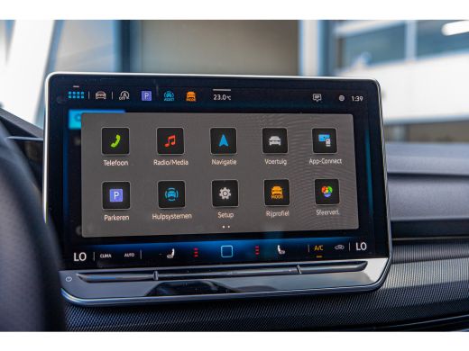 Volkswagen GOLF Variant R-Line Edition 1.5 eTSI 115pk DSG | 'App-Connect' draadloze smartphone integratie | Achteruitrijc... ActivLease financial lease
