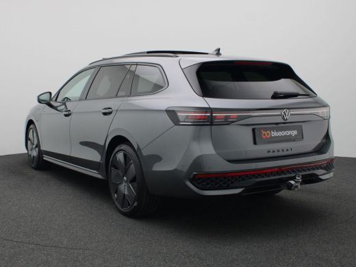 Volkswagen Passat Variant 1.5 eHybrid R-Line Edition 272PK DSG Matrix led, trekhaak, adaptive cruise, side assist, ... ActivLease financial lease