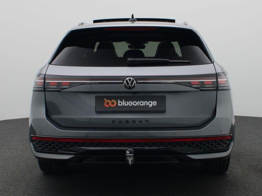 Volkswagen Passat Variant 1.5 eHybrid R-Line Edition 272PK DSG Matrix led, trekhaak, adaptive cruise, side assist, ... ActivLease financial lease