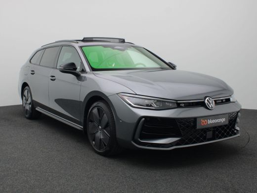 Volkswagen Passat Variant 1.5 eHybrid R-Line Edition 272PK DSG Matrix led, trekhaak, adaptive cruise, side assist, ... ActivLease financial lease