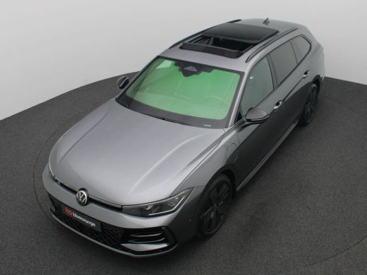 Volkswagen Passat Variant 1.5 eHybrid R-Line Edition 272PK DSG Matrix led, trekhaak, adaptive cruise, side assist, ... ActivLease financial lease