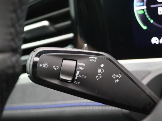 Volkswagen Passat Variant 1.5 eHybrid R-Line Edition 272PK DSG Matrix led, trekhaak, adaptive cruise, side assist, ... ActivLease financial lease