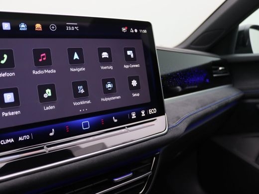 Volkswagen Passat Variant 1.5 eHybrid R-Line Edition 272PK DSG Matrix led, trekhaak, adaptive cruise, side assist, ... ActivLease financial lease