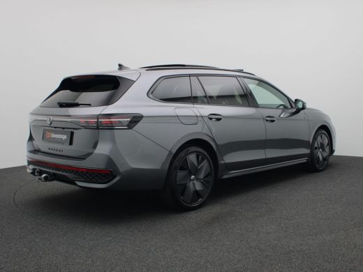 Volkswagen Passat Variant 1.5 eHybrid R-Line Edition 272PK DSG Matrix led, trekhaak, adaptive cruise, side assist, ... ActivLease financial lease