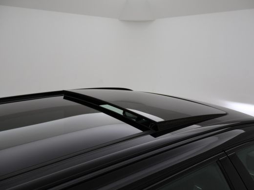 Volvo  V60 2.0 T4 190 PK R-DESIGN + PANORAMADAK | WEGKL. TREKHAAK | STUURVERW. | ADAPTIVE CRUISE CONTROL ActivLease financial lease