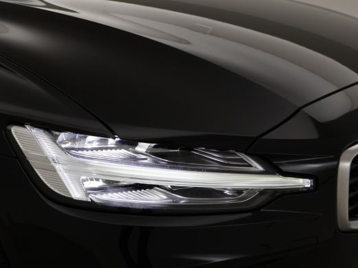 Volvo  V60 2.0 T4 190 PK R-DESIGN + PANORAMADAK | WEGKL. TREKHAAK | STUURVERW. | ADAPTIVE CRUISE CONTROL ActivLease financial lease