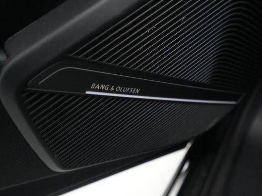 Audi Q5 50 TFSI e 299 pk S edition Panodak, B&O, Luchtvering, Camera, Stoelverwarming 115 ActivLease financial lease