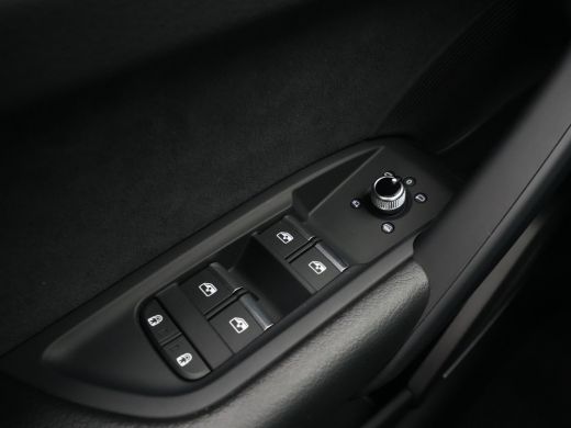 Audi Q5 50 TFSI e 299 pk S edition Panodak, B&O, Luchtvering, Camera, Stoelverwarming 115 ActivLease financial lease