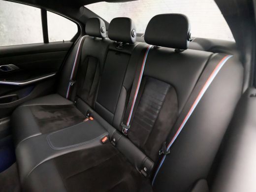 BMW 3 Serie 320i M Sport 184Pk Automaat (APPLE CARPLAY, M PAKKET, GROOT NAVI, SFEERVERLICHTING, LEDER/ACANTAR... ActivLease financial lease