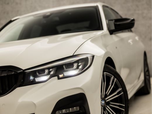 BMW 3 Serie 320i M Sport 184Pk Automaat (APPLE CARPLAY, M PAKKET, GROOT NAVI, SFEERVERLICHTING, LEDER/ACANTAR... ActivLease financial lease