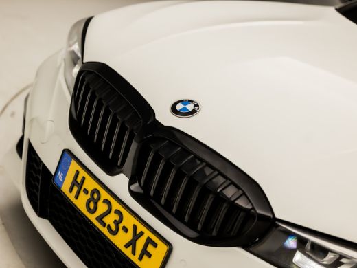 BMW 3 Serie 320i M Sport 184Pk Automaat (APPLE CARPLAY, M PAKKET, GROOT NAVI, SFEERVERLICHTING, LEDER/ACANTAR... ActivLease financial lease