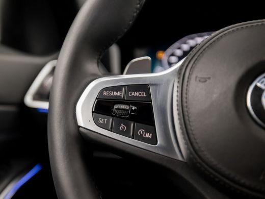 BMW 3 Serie 320i M Sport 184Pk Automaat (APPLE CARPLAY, M PAKKET, GROOT NAVI, SFEERVERLICHTING, LEDER/ACANTAR... ActivLease financial lease