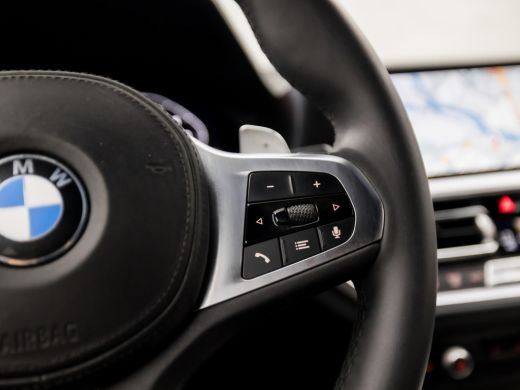 BMW 3 Serie 320i M Sport 184Pk Automaat (APPLE CARPLAY, M PAKKET, GROOT NAVI, SFEERVERLICHTING, LEDER/ACANTAR... ActivLease financial lease