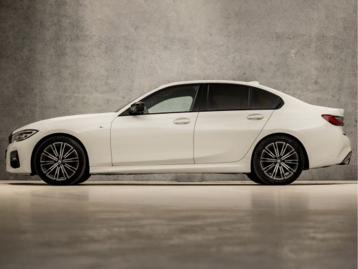 BMW 3 Serie 320i M Sport 184Pk Automaat (APPLE CARPLAY, M PAKKET, GROOT NAVI, SFEERVERLICHTING, LEDER/ACANTAR... ActivLease financial lease