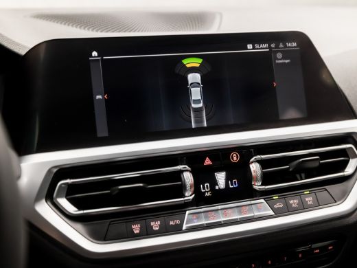 BMW 3 Serie 320i M Sport 184Pk Automaat (APPLE CARPLAY, M PAKKET, GROOT NAVI, SFEERVERLICHTING, LEDER/ACANTAR... ActivLease financial lease
