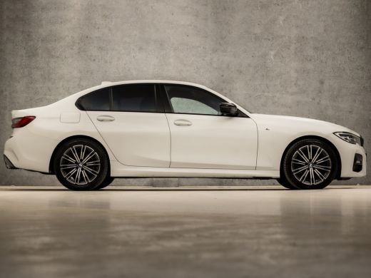 BMW 3 Serie 320i M Sport 184Pk Automaat (APPLE CARPLAY, M PAKKET, GROOT NAVI, SFEERVERLICHTING, LEDER/ACANTAR... ActivLease financial lease