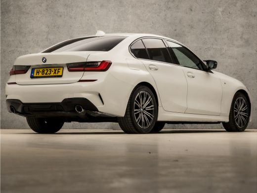 BMW 3 Serie 320i M Sport 184Pk Automaat (APPLE CARPLAY, M PAKKET, GROOT NAVI, SFEERVERLICHTING, LEDER/ACANTAR... ActivLease financial lease