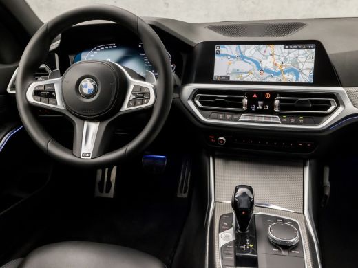 BMW 3 Serie 320i M Sport 184Pk Automaat (APPLE CARPLAY, M PAKKET, GROOT NAVI, SFEERVERLICHTING, LEDER/ACANTAR... ActivLease financial lease