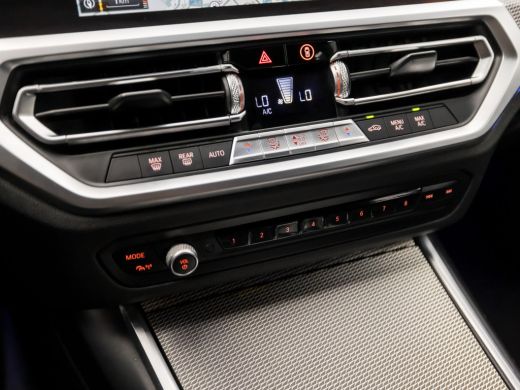 BMW 3 Serie 320i M Sport 184Pk Automaat (APPLE CARPLAY, M PAKKET, GROOT NAVI, SFEERVERLICHTING, LEDER/ACANTAR... ActivLease financial lease