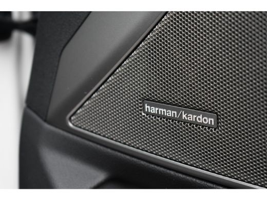 BMW 3 Serie Touring 330e M-Sport Pano Trekhaak Harman/K 19inch Camera ActivLease financial lease