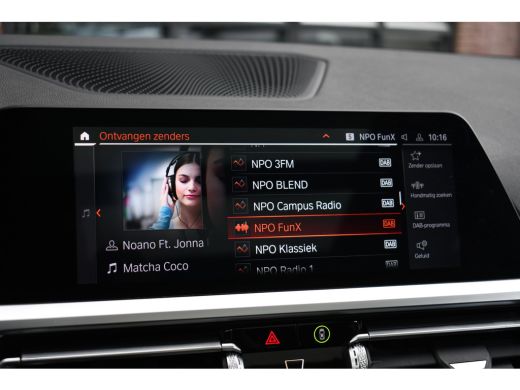 BMW 3 Serie Touring 330e M-Sport Pano Trekhaak Harman/K 19inch Camera ActivLease financial lease