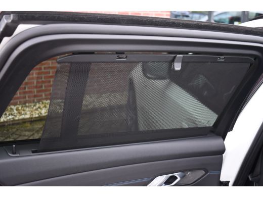 BMW 3 Serie Touring 330e M-Sport Pano Trekhaak Harman/K 19inch Camera ActivLease financial lease