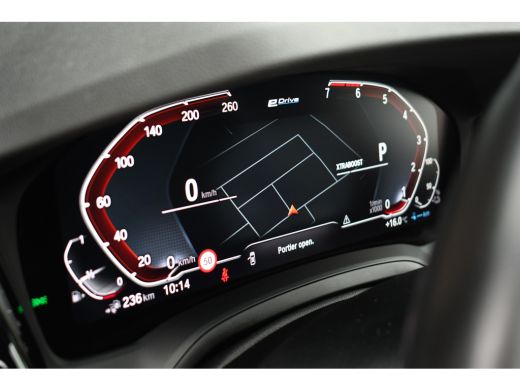 BMW 3 Serie Touring 330e M-Sport Pano Trekhaak Harman/K 19inch Camera ActivLease financial lease