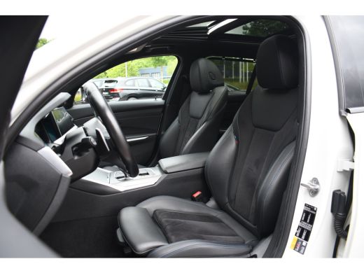 BMW 3 Serie Touring 330e M-Sport Pano Trekhaak Harman/K 19inch Camera ActivLease financial lease