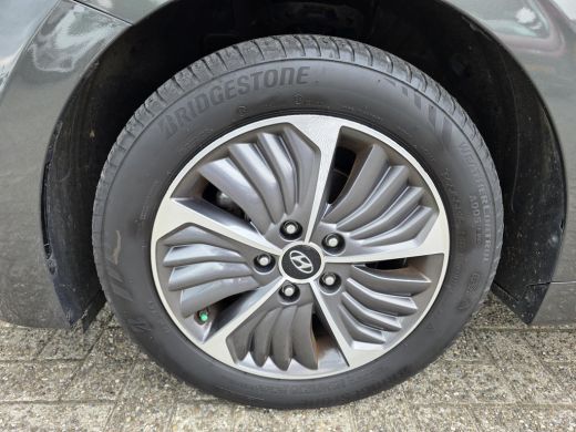 Hyundai IONIQ 1.6 GDi PHEV Premium | Stoelgeheugen | Stoelkoeling en verwarming | Stoelverwarming achter | Stuu... ActivLease financial lease