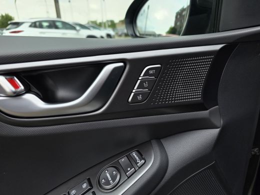 Hyundai IONIQ 1.6 GDi PHEV Premium | Stoelgeheugen | Stoelkoeling en verwarming | Stoelverwarming achter | Stuu... ActivLease financial lease