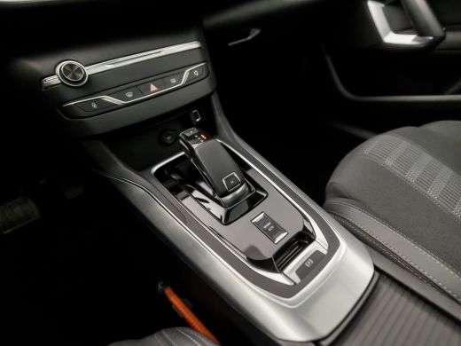 Peugeot 308 SW 1.2 PureTech Sport Automaat (PANORAMADAK, APPLE CARPLAY, GROOT. NAVI, 360 CAMERA, SPORTSTOELEN... ActivLease financial lease