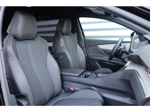 Peugeot 5008 1.2 PURETECH 130PK GT PACK AUTOMAAT / NAVI / CLIMA / PDC / 19" LMV / CAMERA / KEYLESS / FULL-LED ... ActivLease financial lease