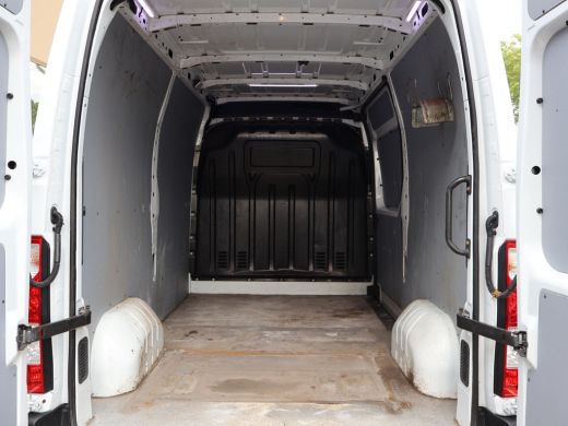 Renault Master T35 2.3 DCI 135 L2H2 COMFORT + APPLE CARPLAY | NAVIGATIE | CRUISE | DAB+ ActivLease financial lease