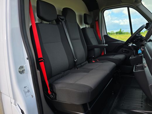 Renault Master T35 2.3 dCi Lowliner - 145 Pk - Euro 6 - Navi - Parkeercamera - Bakwagen - Plancher - Verkoopwagen ActivLease financial lease