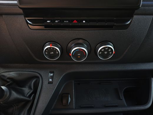 Renault Master T35 2.3 dCi Lowliner - 145 Pk - Euro 6 - Navi - Parkeercamera - Bakwagen - Plancher - Verkoopwagen ActivLease financial lease