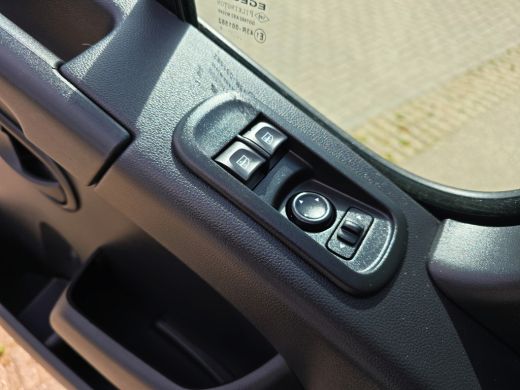 Renault Master T35 2.3 dCi Lowliner - 145 Pk - Euro 6 - Navi - Parkeercamera - Bakwagen - Plancher - Verkoopwagen ActivLease financial lease