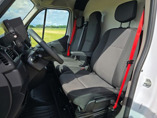 Renault Master T35 2.3 dCi Lowliner - 145 Pk - Euro 6 - Navi - Parkeercamera - Bakwagen - Plancher - Verkoopwagen ActivLease financial lease