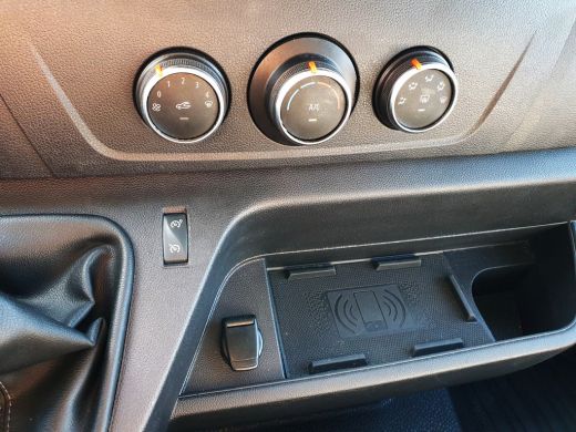 Renault Master T35 2.3 dCi Lowliner - 145 Pk - Euro 6 - Navi - Parkeercamera - Bakwagen - Plancher - Verkoopwagen ActivLease financial lease
