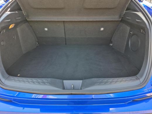 Toyota C-HR 2.0 Hybrid Bi-Tone | JBL audio | Stoelverwarming | Navigatie | Parkeersensoren | ActivLease financial lease