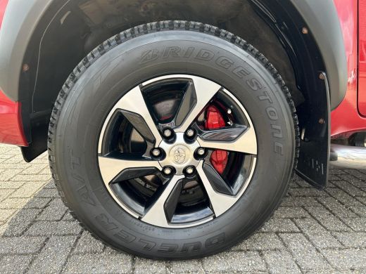 Toyota Hilux 2.4 D-4D Double Cab Professional Automaat Toyota HiLux 2.4 D-4D Double Cab Invincible Automaat ActivLease financial lease