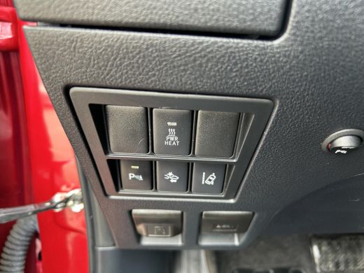 Toyota Hilux 2.4 D-4D Double Cab Professional Automaat Toyota HiLux 2.4 D-4D Double Cab Invincible Automaat ActivLease financial lease