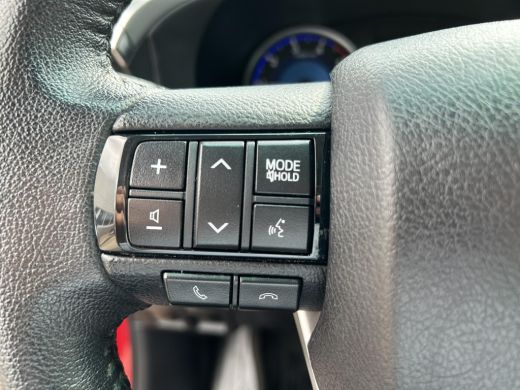 Toyota Hilux 2.4 D-4D Double Cab Professional Automaat Toyota HiLux 2.4 D-4D Double Cab Invincible Automaat ActivLease financial lease